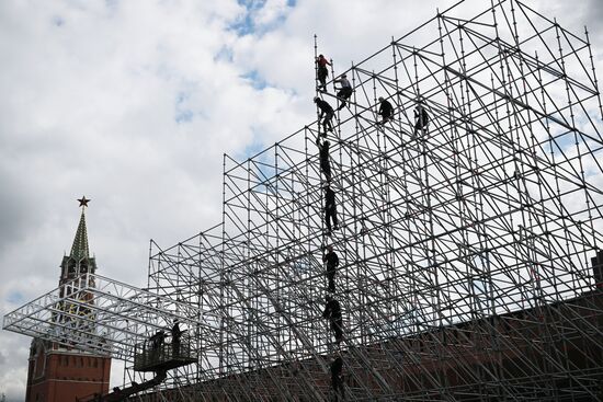 Подготовка Красной площади ко Дню Победы