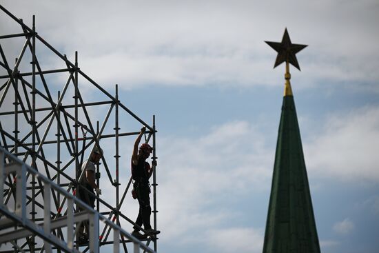 Подготовка Красной площади ко Дню Победы