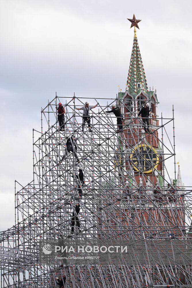Подготовка Красной площади ко Дню Победы