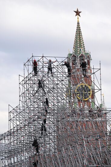 Подготовка Красной площади ко Дню Победы
