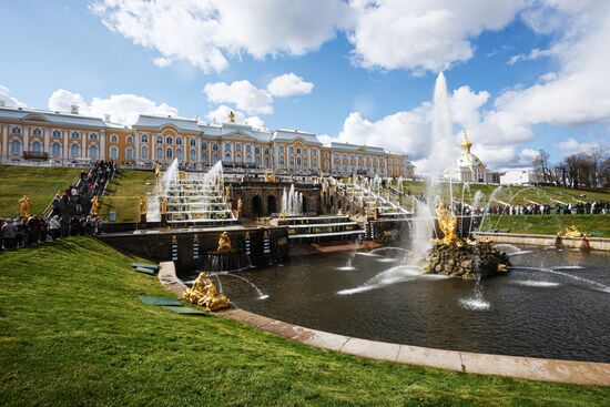 Открытие сезона фонтанов в Петергофе