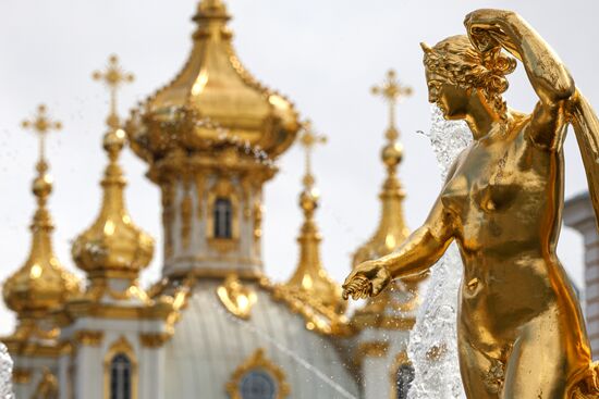 Открытие сезона фонтанов в Петергофе