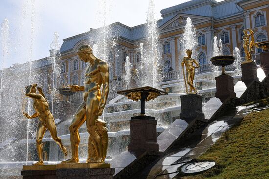 Открытие сезона фонтанов в Петергофе