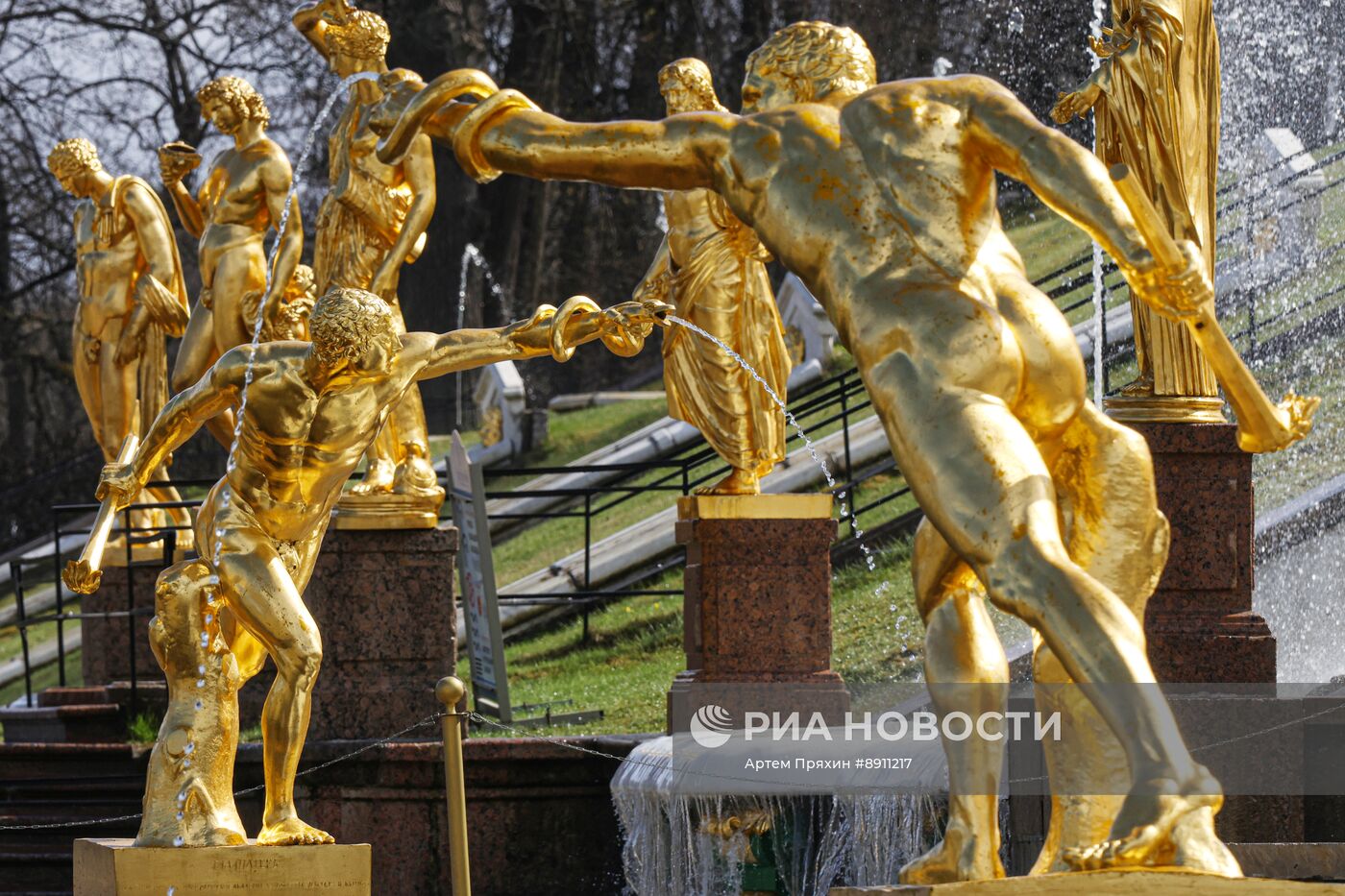 Открытие сезона фонтанов в Петергофе