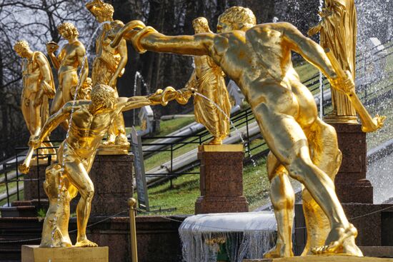 Открытие сезона фонтанов в Петергофе