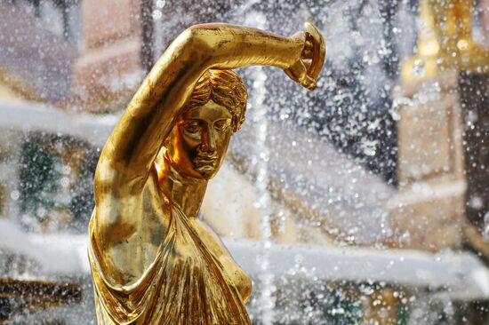 Открытие сезона фонтанов в Петергофе