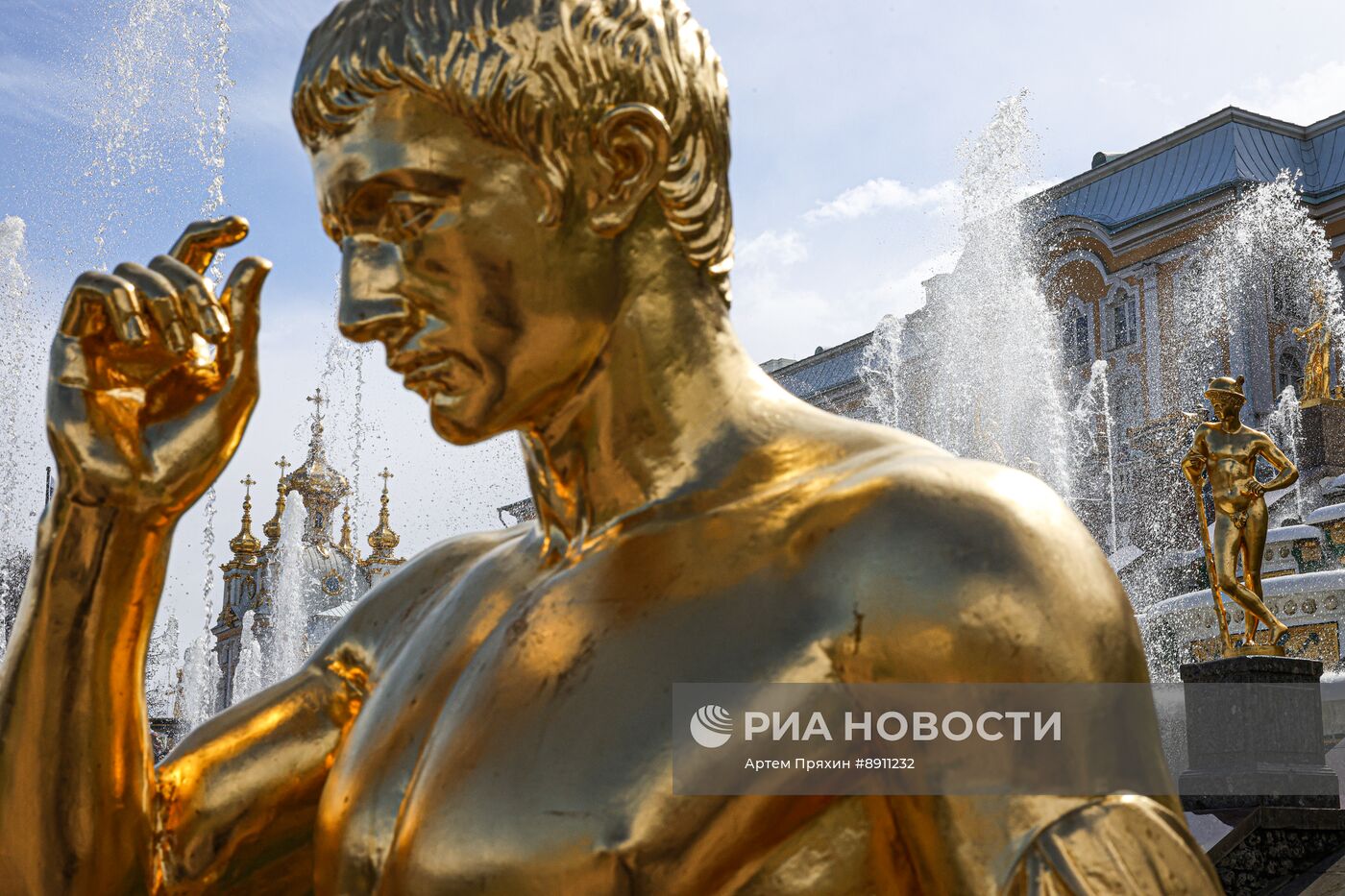 Открытие сезона фонтанов в Петергофе