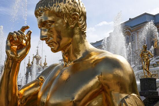 Открытие сезона фонтанов в Петергофе