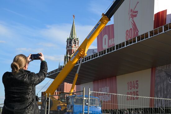 Подготовка Красной площади ко Дню Победы