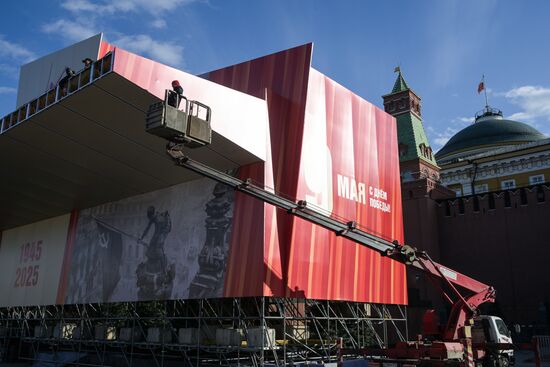 Подготовка Красной площади ко Дню Победы