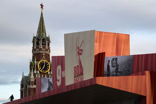 Подготовка Красной площади ко Дню Победы