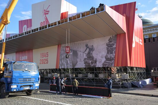 Подготовка Красной площади ко Дню Победы