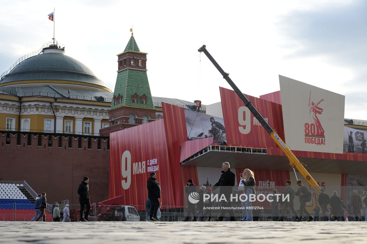 Подготовка Красной площади ко Дню Победы