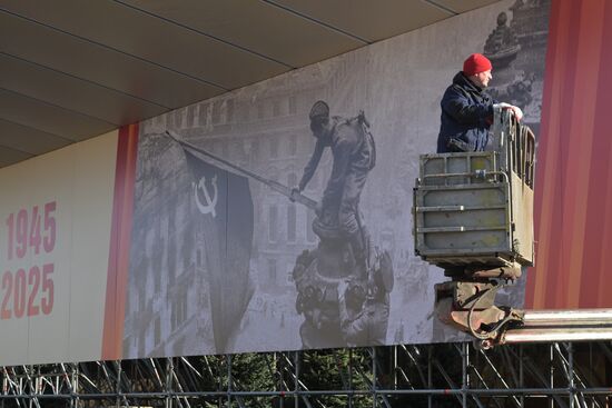 Подготовка Красной площади ко Дню Победы