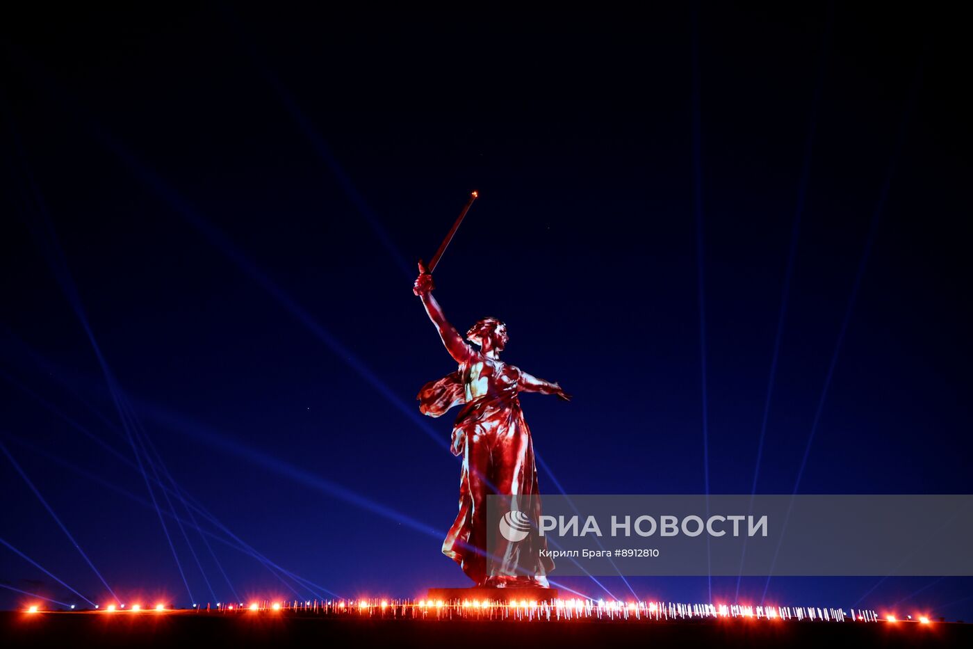 Световая инсталляция "Свет Великой Победы" на Мамаевом кургане