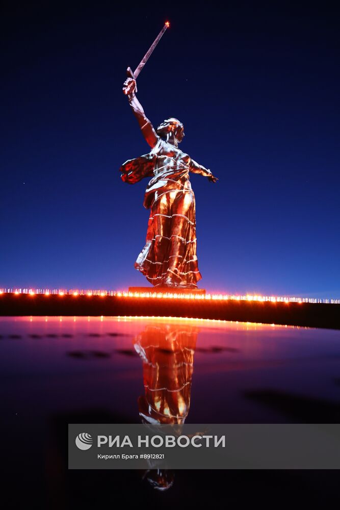 Световая инсталляция "Свет Великой Победы" на Мамаевом кургане