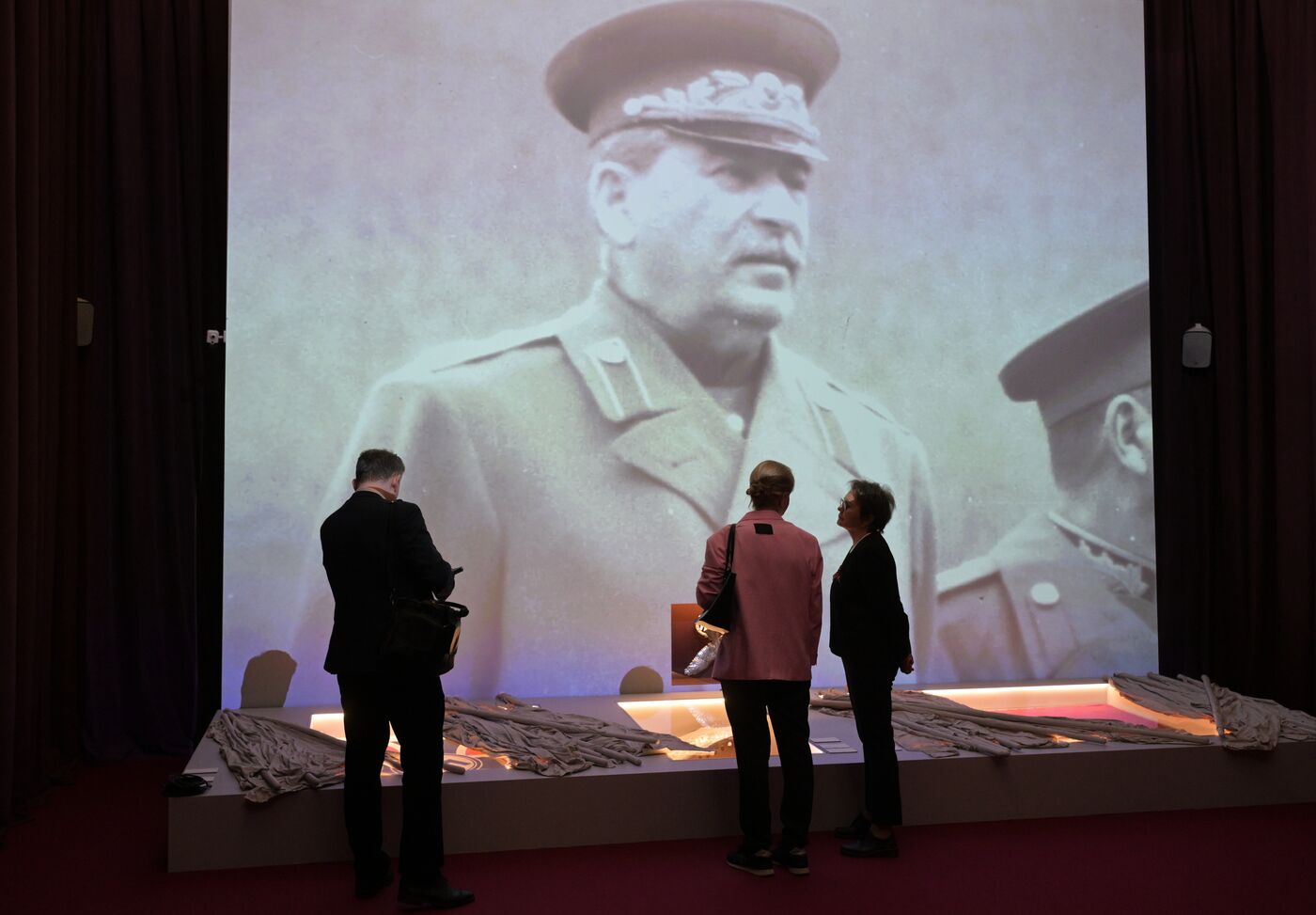 Открытие выставки "Без права на забвение. К 80-летию Великой Победы" 