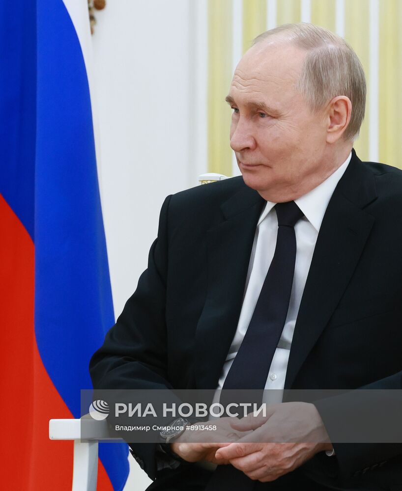 Президент Владимир Путин провел встречу с президентом Белоруссии Александром Лукашенко