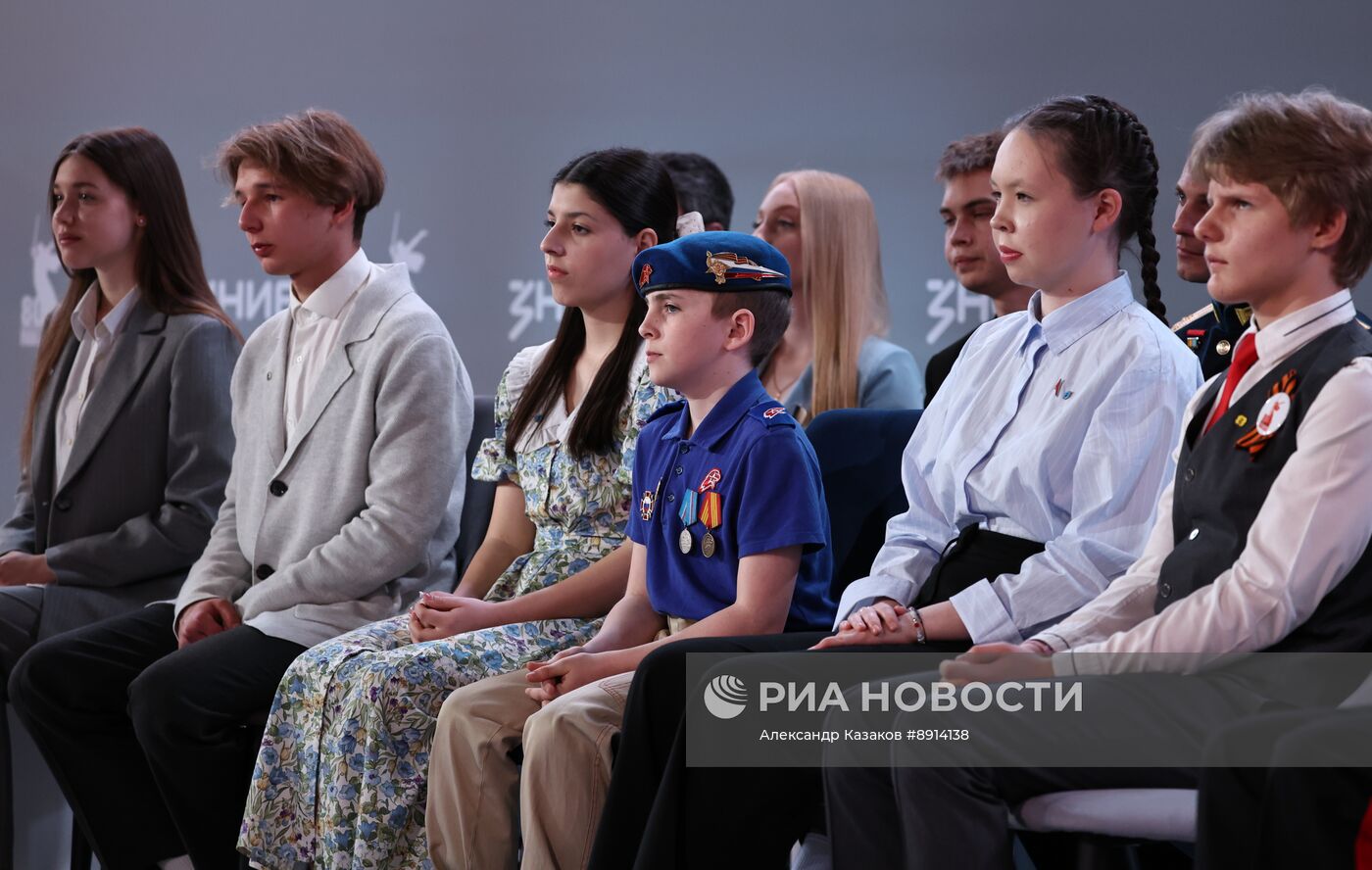 Президент Владимир Путин встретился с участниками марафона "Знание.Первые"