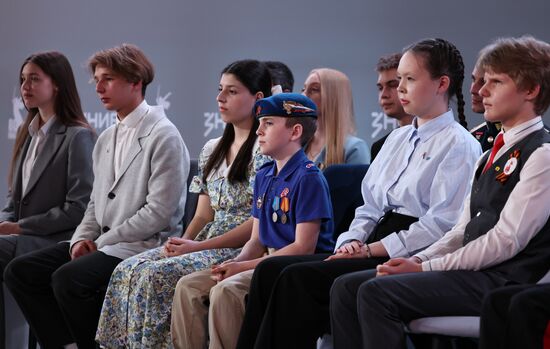 Президент Владимир Путин встретился с участниками марафона "Знание.Первые"