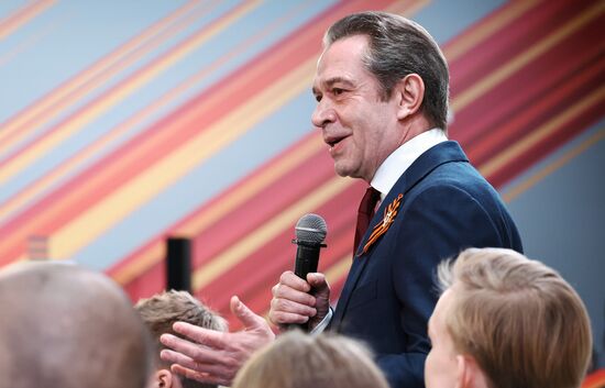 Президент Владимир Путин встретился с участниками марафона "Знание.Первые"