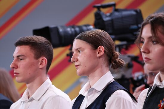 Президент Владимир Путин встретился с участниками марафона "Знание.Первые"