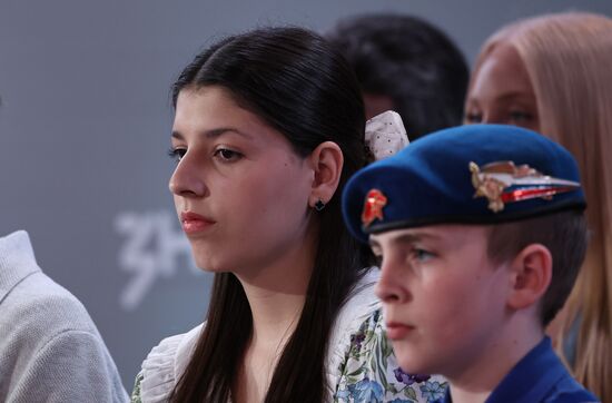 Президент Владимир Путин встретился с участниками марафона "Знание.Первые"