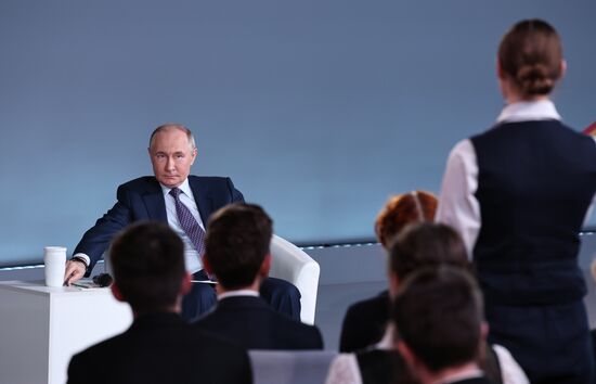 Президент Владимир Путин встретился с участниками марафона "Знание.Первые"