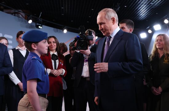Президент Владимир Путин встретился с участниками марафона "Знание.Первые"