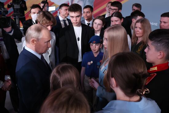 Президент Владимир Путин встретился с участниками марафона "Знание.Первые"