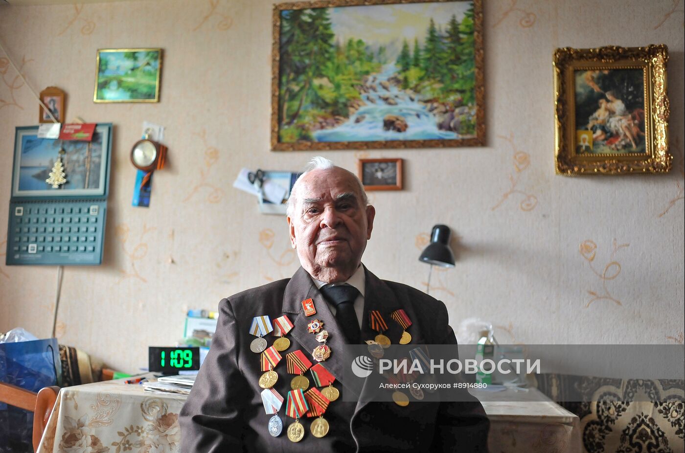 Ветераны Великой Отечественной войны Л. Лаврушина и В. Ходяков 