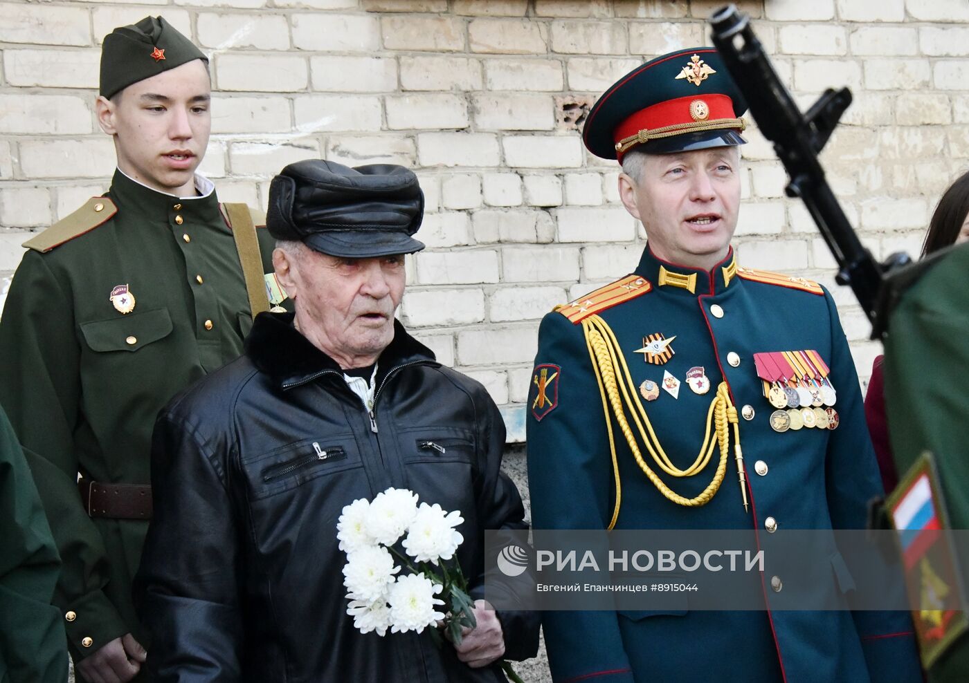 Поздравление ветеранов ВОВ с наступающим Днем Победы