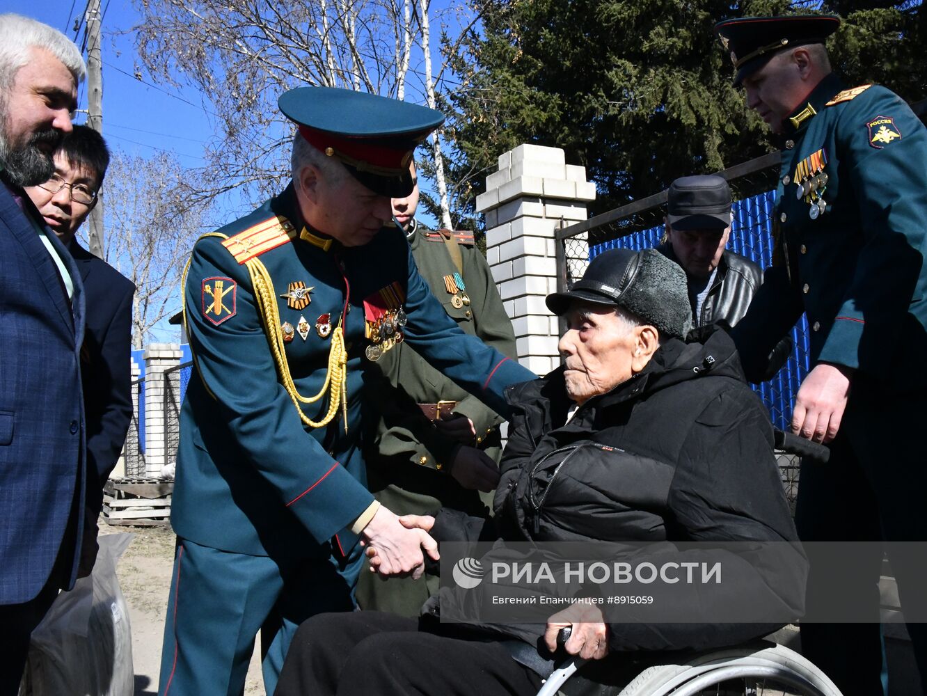 Поздравление ветеранов ВОВ с наступающим Днем Победы