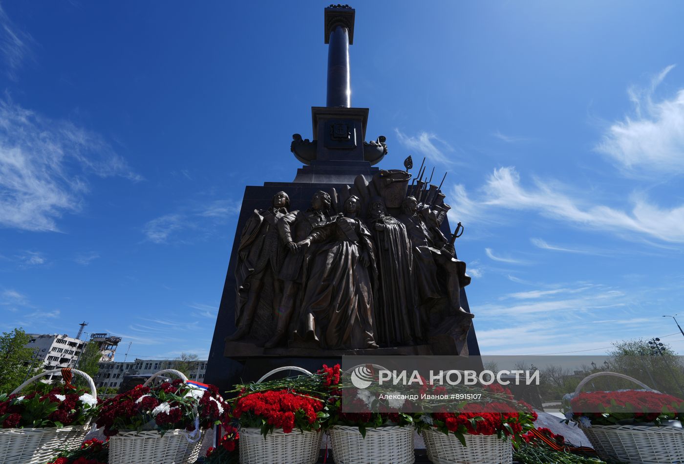 Открытие стелы "Город воинской славы" в Мариуполе