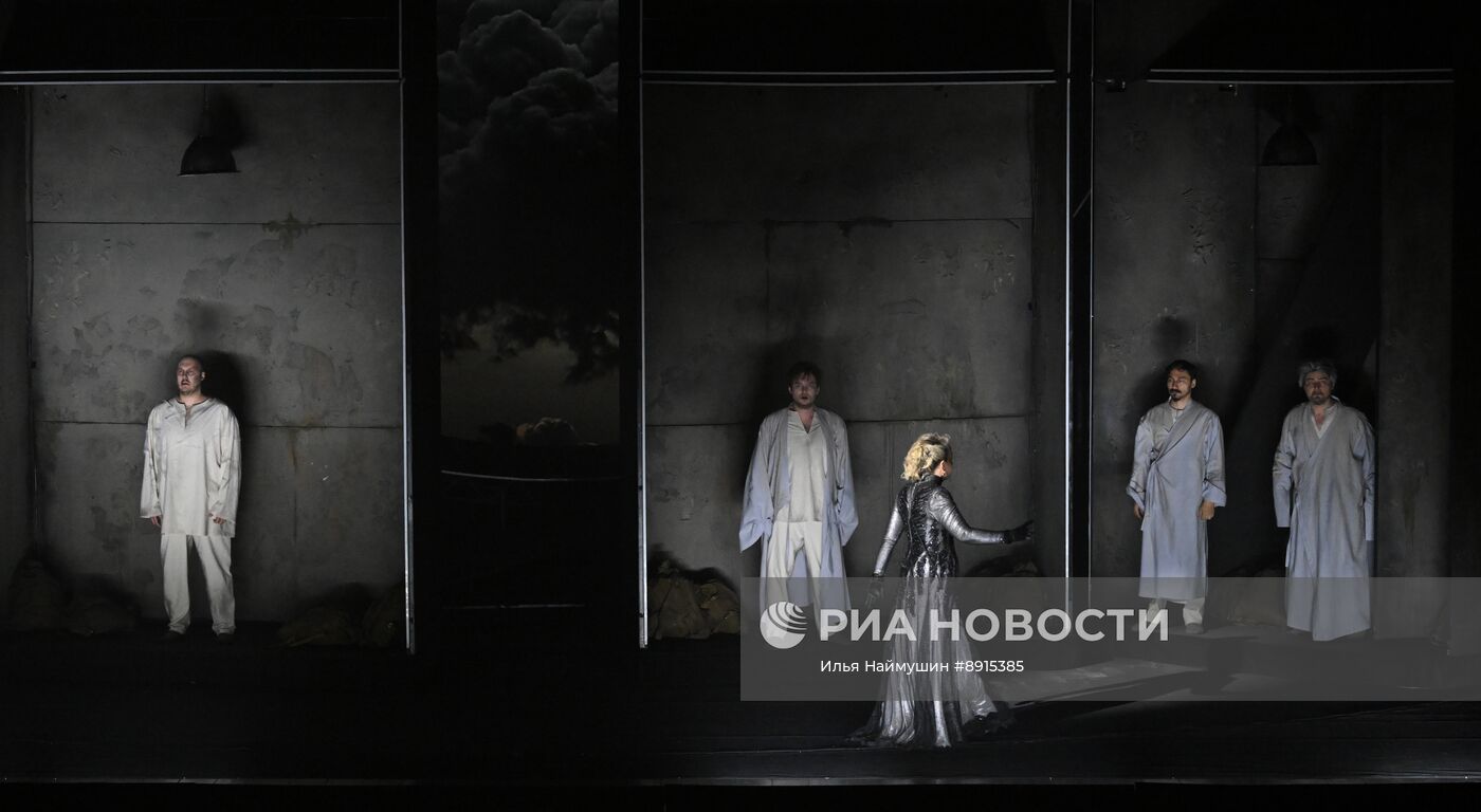 Опера "Любить на войне" в Красноярском театре оперы и балета