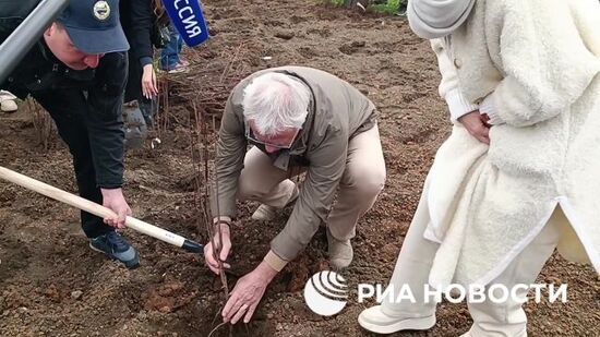 Церемония высадки масштабного геоглифа, посвященного 80-летию Великой Победы