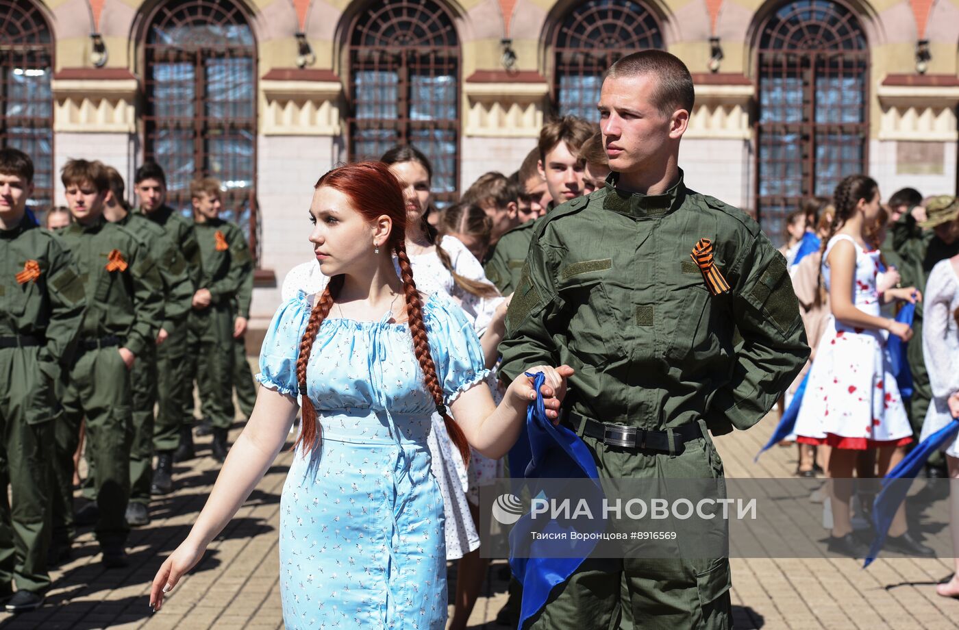 Акция "Вальс Победы" в ДНР