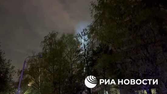 Кадры с места пожара в девятиэтажке на юго-западе Москвы