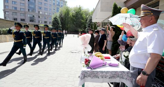 Поздравление ветеранов ВОВ в Бишкеке с 80-летием Победы