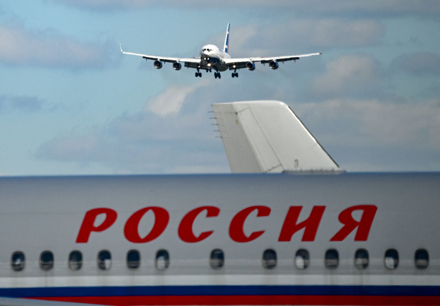 Прилет президента Кубы Мигеля Диас Канель Бермудеса в Москву для участия в праздновании 80-летия Победы