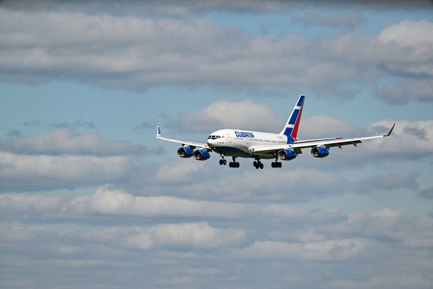 Прилет президента Кубы Мигеля Диас Канель Бермудеса в Москву для участия в праздновании 80-летия Победы