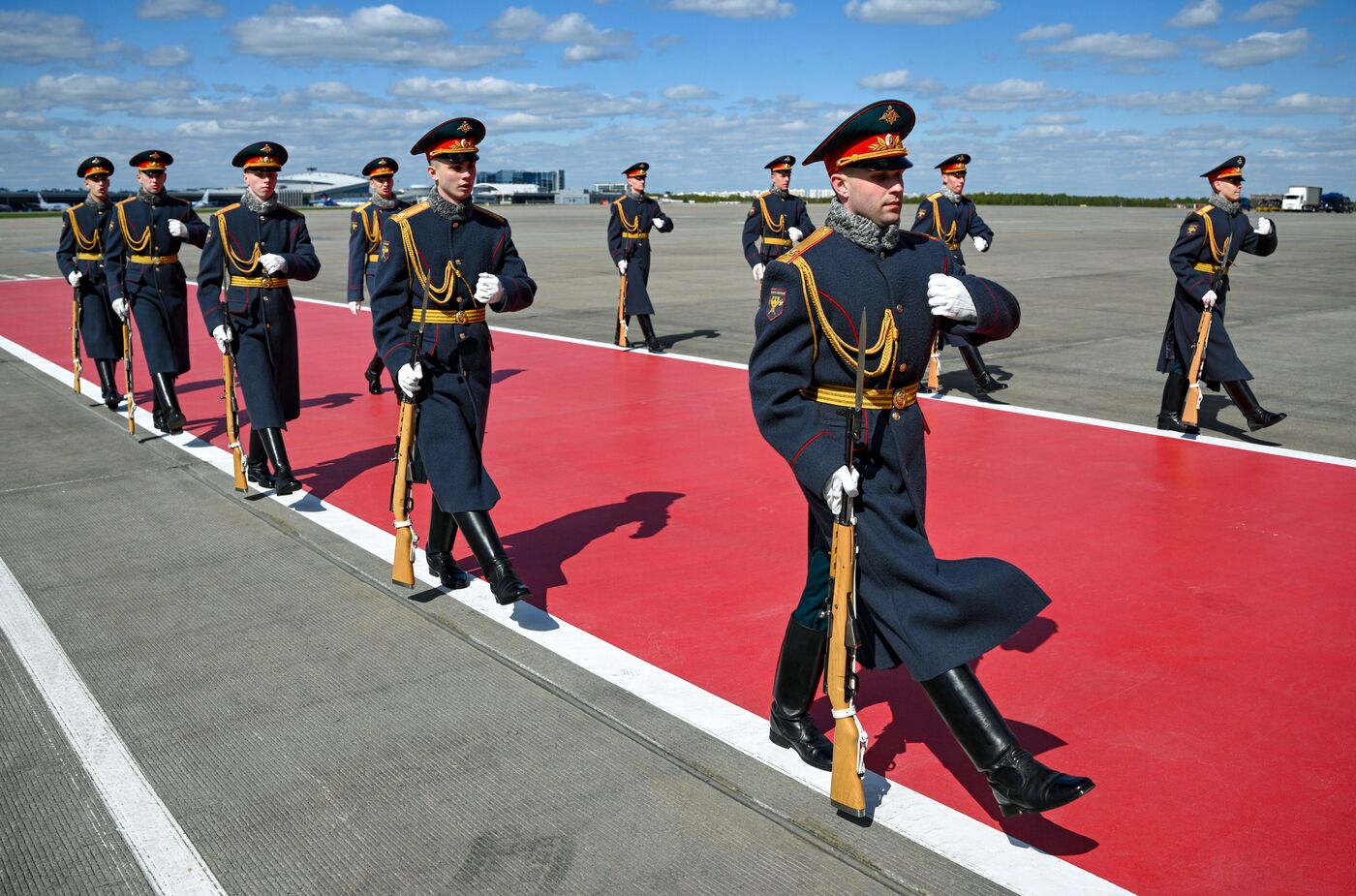 Прилет президента Кубы Мигеля Диас Канель Бермудеса в Москву для участия в праздновании 80-летия Победы