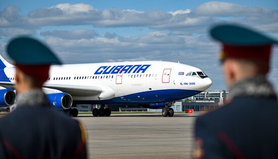 Прилет президента Кубы Мигеля Диас Канель Бермудеса в Москву для участия в праздновании 80-летия Победы