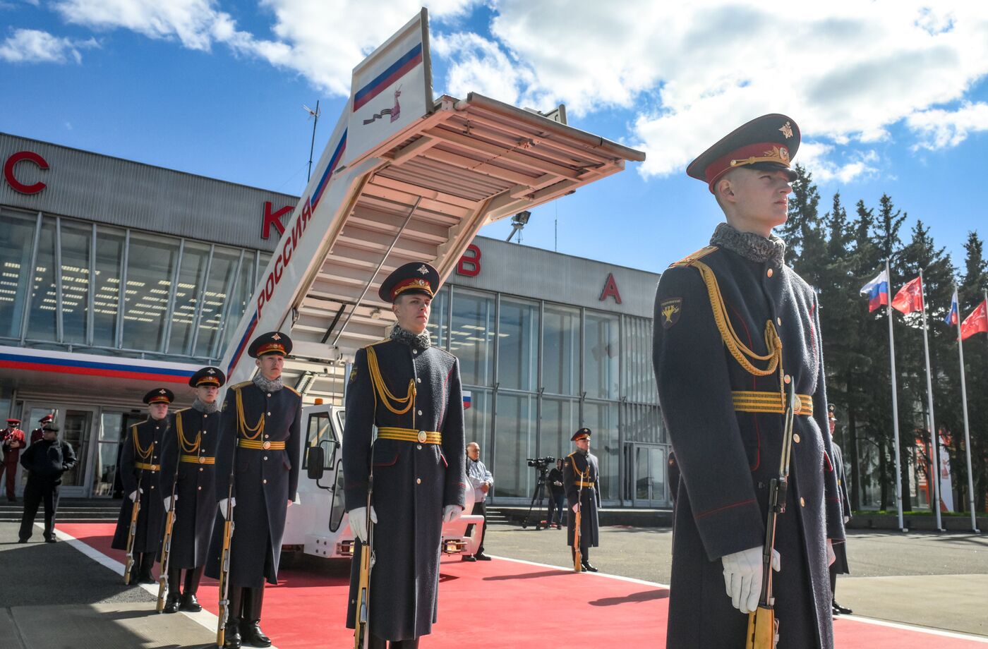 Прилет президента Кубы Мигеля Диас Канель Бермудеса в Москву для участия в праздновании 80-летия Победы