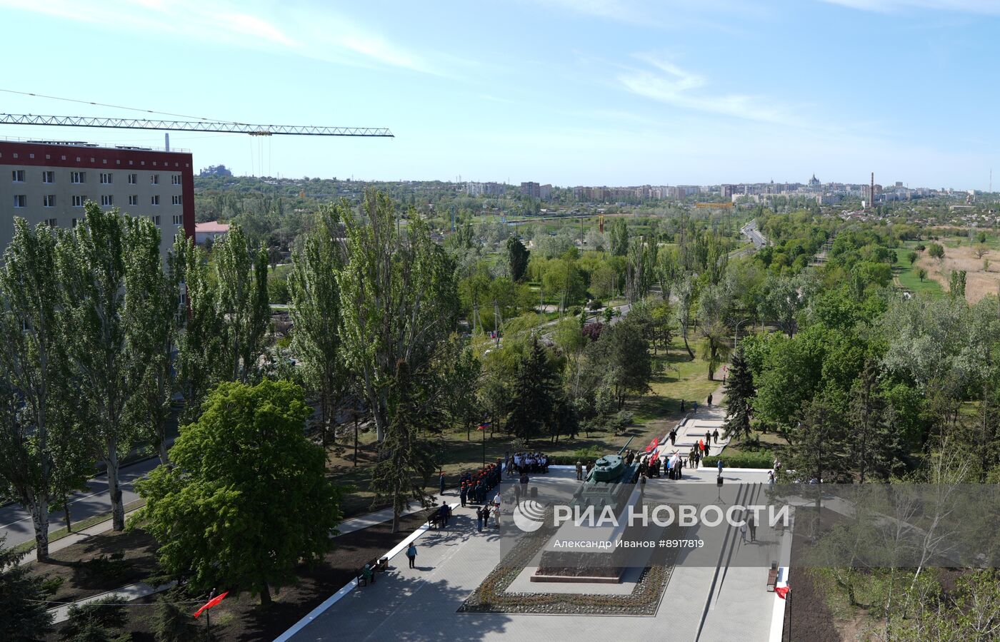 Открытие памятника "Танк Т-34" в Мариуполе