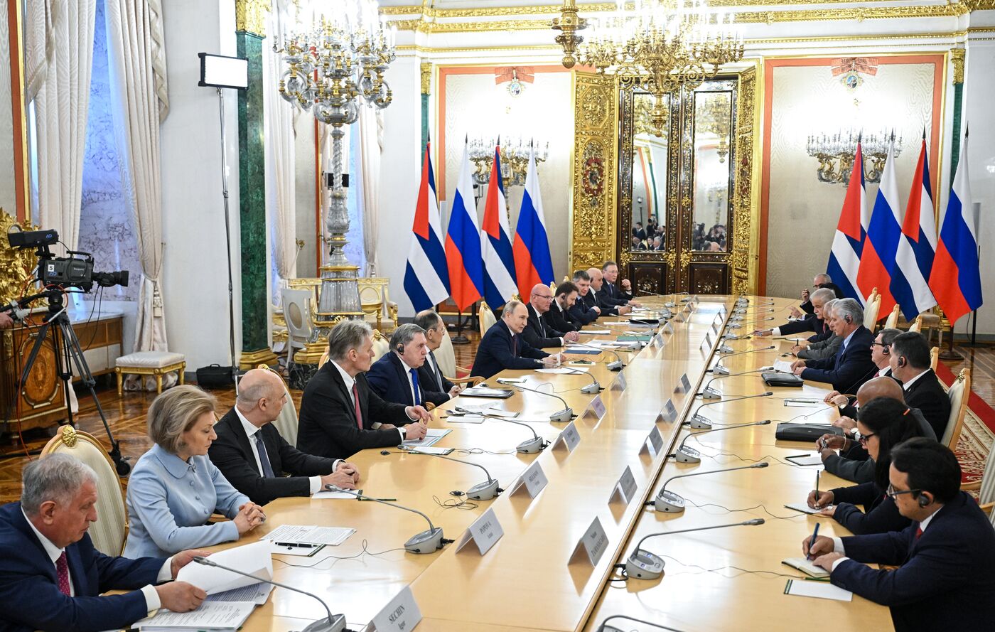 Встреча президента РФ В. Путина и президента Кубы М. Диас-Канеля 