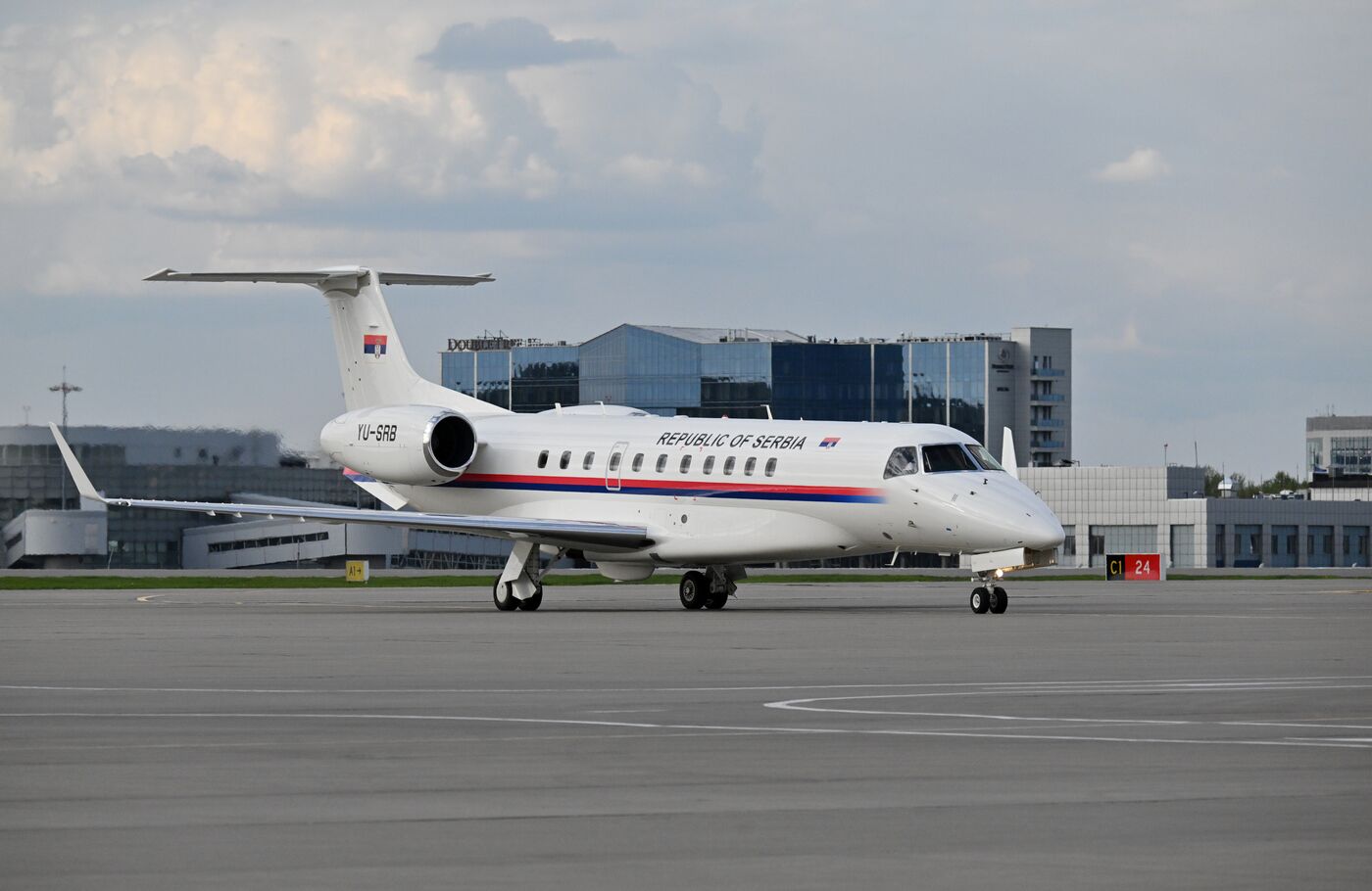 Прилет президента Сербии Александра Вучича в Москву для участия в праздновании 80-летия Победы