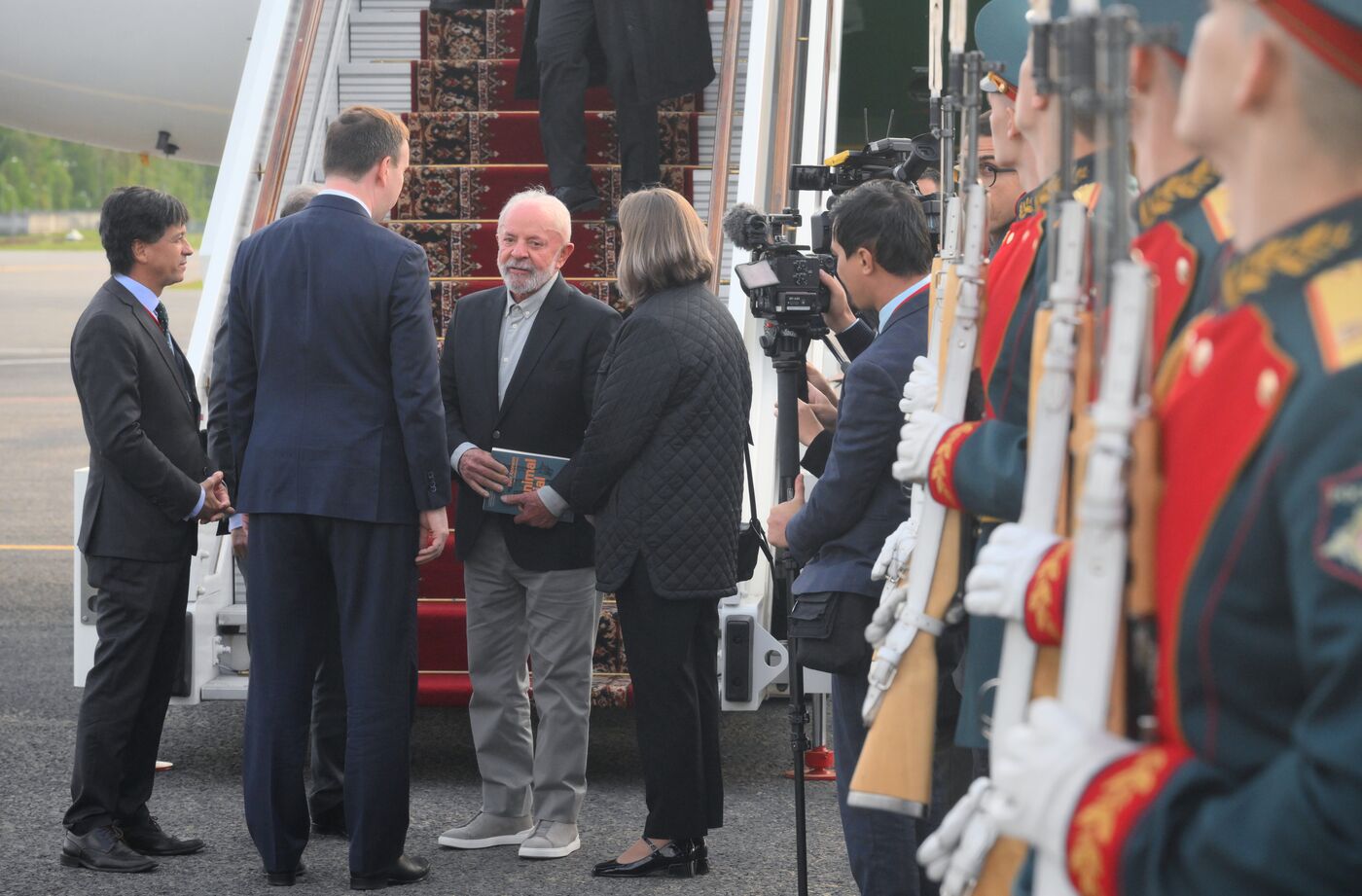 Прилет президента Бразилии Луиса Инасиу Лулы да Силвы в Москву для участия в праздновании 80-летия Победы