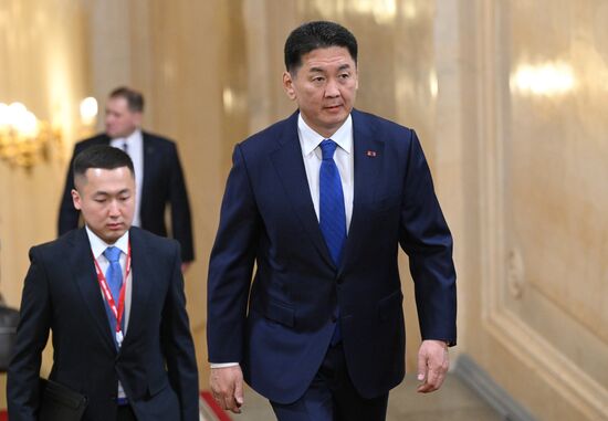 Встреча президента РФ В. Путина и президента Монголии У. Хурэлсуха