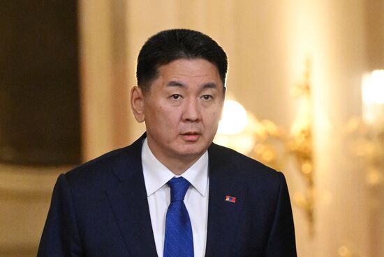 Встреча президента РФ В. Путина и президента Монголии У. Хурэлсуха